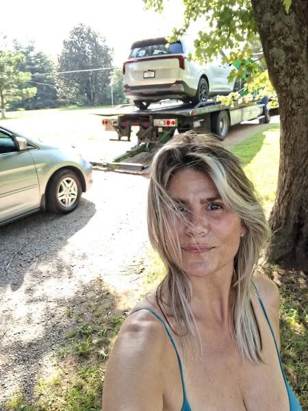 leonard_sa99734's tweet photo. At least I’m not the owner of the brand new 2026 Kia with dealer tags still on it that already lost a transmission. That’s why I don’t rush into buying new cars I can’t maintain

Now off mine goes to Firestone in Hopkinsville for yet another alternator 😌😣 https://t.co/8mf2W3Vvye