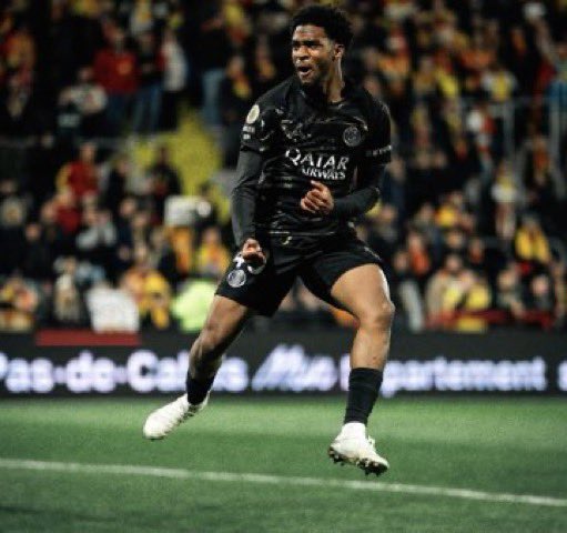 MercatoPlein's tweet photo. 🚨🚨 Les demandes LUNAIRES des parents d’Ibrahim Mbaye au PSG

- 80% des droits TV du joueur
- Abonnement à vie au Parc des Princes
- 1387 maillots dédicacés
- Un Boeing 737
- Un burger de chez Burgouzz
- Un bulletin de vote LFI de Lucas Chevalier

(🗞️ Santana)

#mbaye #psg https://t.co/bGPYWdxINb