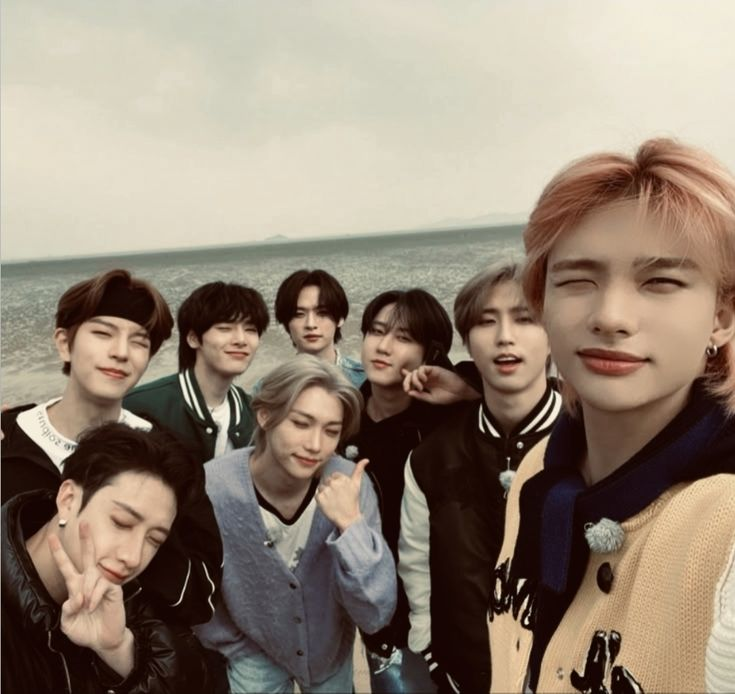 luziaverse's tweet photo. ᯓ★ músicas do skz para repertórios da redação do enem a theadˎˊ˗

obs: com exemplos práticos https://t.co/D49T9u1fU4