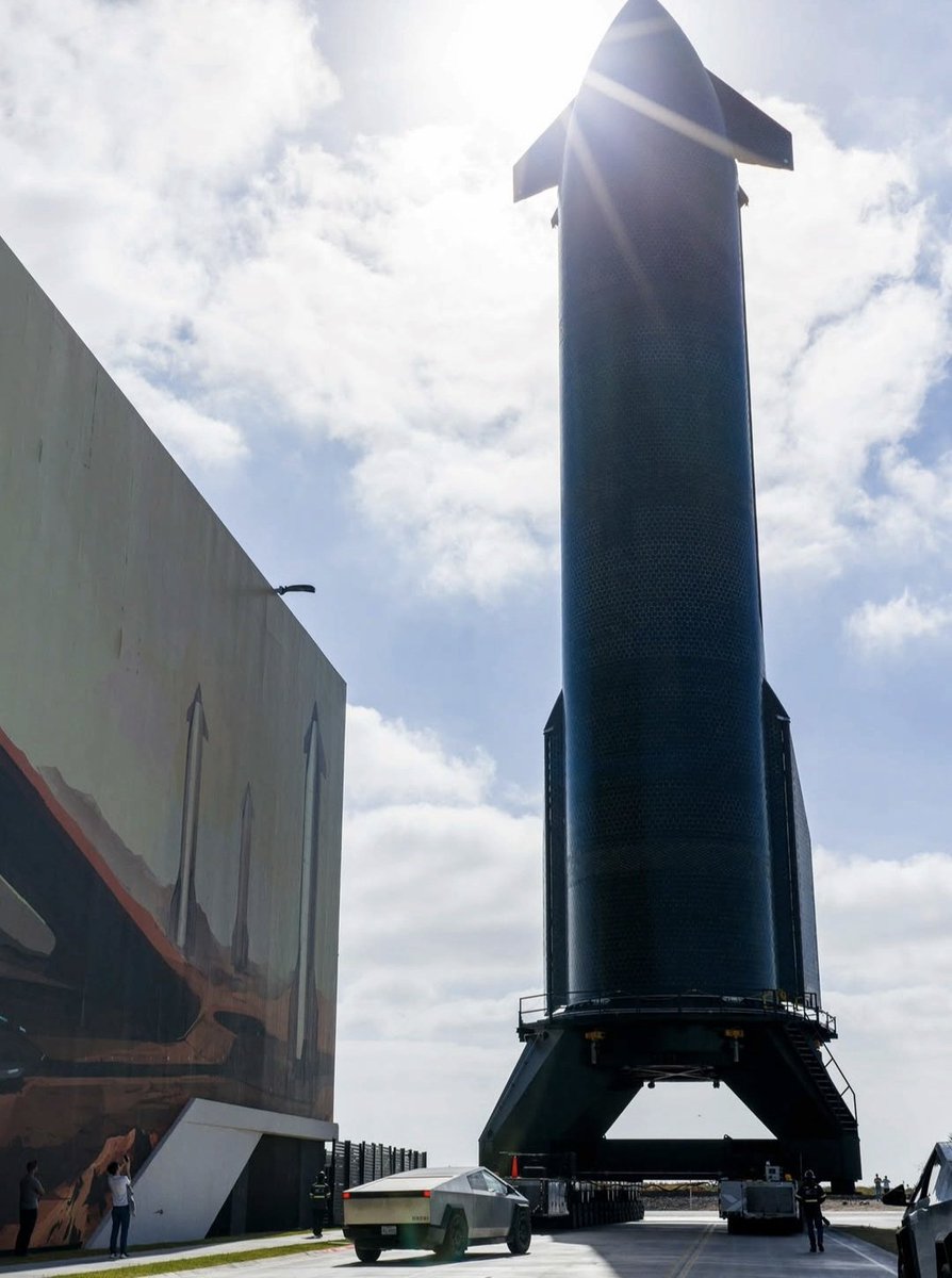 Forever40Health's tweet photo. Starship is a monster!

Full stack: 124 m / 407 ft tall

Diameter: 9 m / 29.5 ft

Booster holds ~3,650 t propellant; ship ~1,600 t

Payload: 100+ tonnes to LEO + ~1,000 m³ volume

Fully fueled mass: ~5,000+ tonnes (taller than Saturn V) https://t.co/kecTHnwU7C