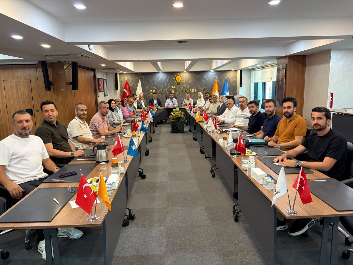 eyupilceakparti's tweet photo. Başkanımız @Muhmmtvanlioglu başkanlığında, İl Koordinatörümüz @h_ibrahimbirer’in katılımıyla Yönetim Kurulu Toplantımızı gerçekleştirdik.

Toplantımızda gündem maddelerini değerlendirerek önümüzdeki dönem çalışmalarımızı istişare ettik.

Toplantımızın ardından doğum gününü kutladığımız İlçe Başkanımız @Muhmmtvanlioglu’na sağlıklı, huzurlu ve bereketli bir ömür diliyoruz.

@abdullahozdemir 
@akpartiistanbul