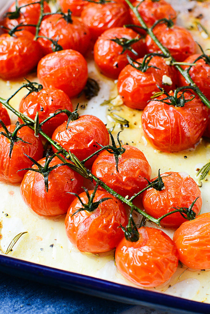 bluezoneinsider's tweet photo. Hidden Catalyst : The Fat Factor🧈🧈🧈

You cannot unlock the full potential of a cooked tomato without fat. Lycopene is fat-soluble, meaning it 𝗺𝘂𝘀𝘁 dissolve in lipids to be carried into your bloodstream.

Clinical studies show that cooking tomatoes with olive oil causes a massive surge in blood lycopene levels, whereas cooking them without any fat results in almost no increase in absorption. 

Source @ScienceDaily 

Would you have it raw or cooked? 🍅
Personally, both sound delightful to me this summer!

3/3