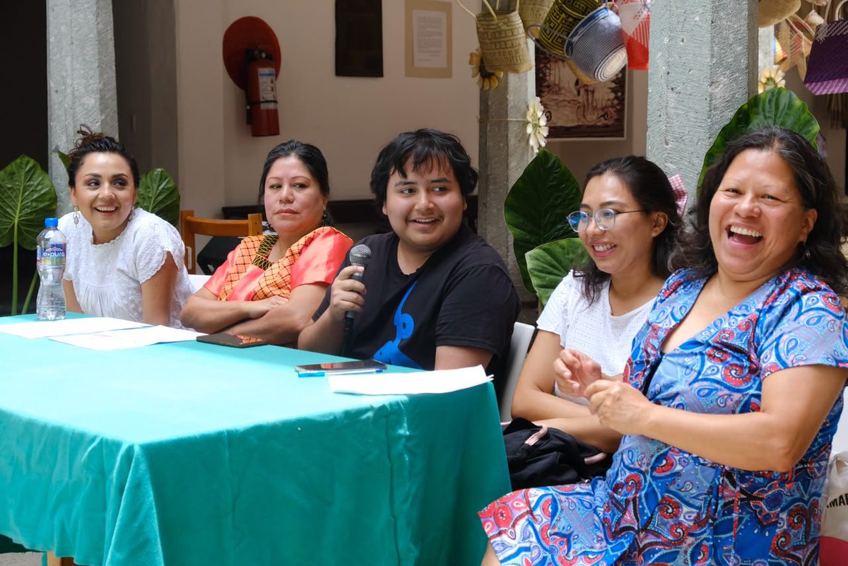 SECULTA_GobOax's tweet photo. 🗣️📚 Como parte del Julio, mes de la Guelaguetza 2026, la Biblioteca Pública Central albergó el Conversatorio sobre los Derechos Humanos de Niñas, Niños y Adolescentes.

#Guelaguetza2026 #Oaxaca #SECULTA https://t.co/6RMzkrfg6t