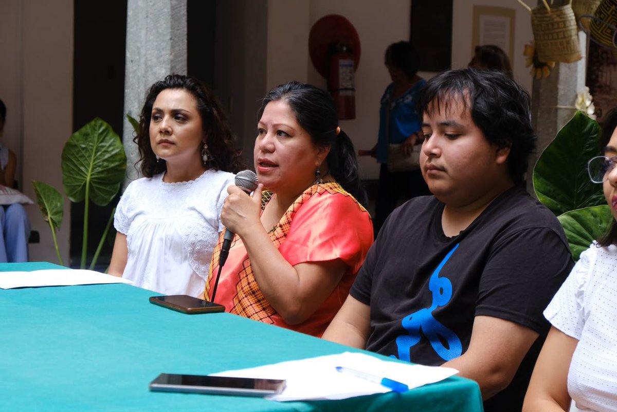 SECULTA_GobOax's tweet photo. 🗣️📚 Como parte del Julio, mes de la Guelaguetza 2026, la Biblioteca Pública Central albergó el Conversatorio sobre los Derechos Humanos de Niñas, Niños y Adolescentes.

#Guelaguetza2026 #Oaxaca #SECULTA https://t.co/6RMzkrfg6t