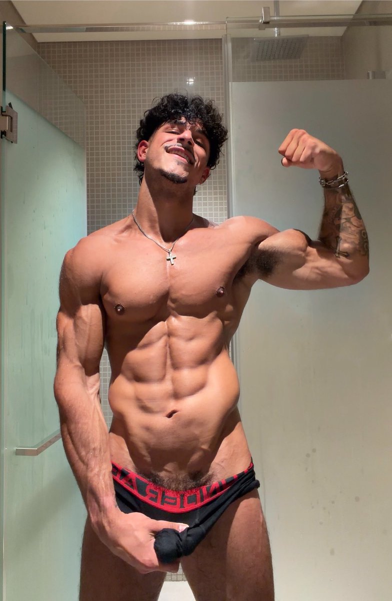 alphasepanta's tweet photo. Laughing at u as u beg to touch my body. https://t.co/qMIHnZYhiH