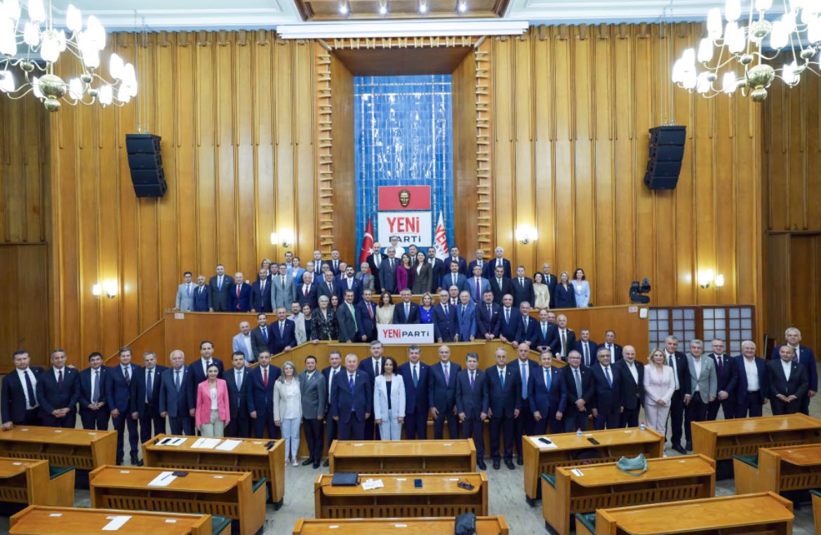 TekinBingolYeni's tweet photo. YENİ Parti Genel Başkanı Sayın Özgür Özel’in takdiriyle ve YENİ Parti milletvekili arkadaşlarımın desteğiyle yeniden Türkiye Büyük Millet Meclisi Başkanvekilliği görevine seçilmiş bulunuyorum.

Kaldığımız yerden; Meclisimizin itibarını, teamüllerini ve tarafsızlığını gözeterek, tüm milletvekillerine eşit mesafede, adalet ve sorumluluk anlayışıyla Meclisimizi yönetmeye devam edeceğim. Türkiye Büyük Millet Meclisinin saygınlığına yakışır bir anlayışla; hukuka ve demokrasiye bağlı kalarak, uzlaşı kültürünü güçlendirmek ve millet iradesini en güçlü şekilde temsil etmek için görevimi aynı kararlılıkla sürdüreceğim.