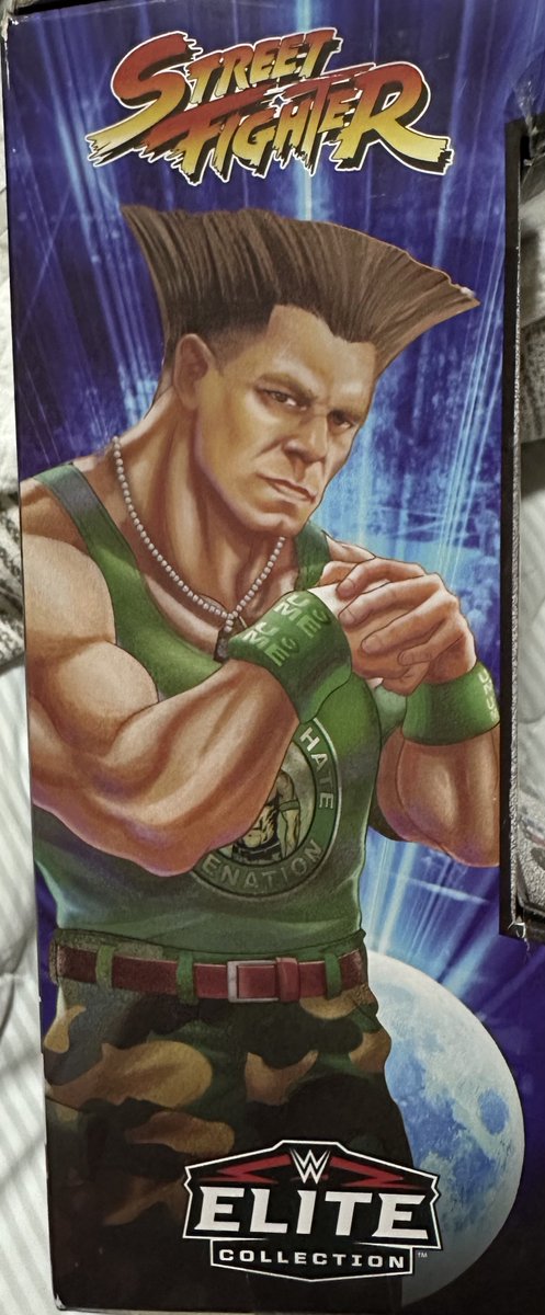anryuu2012's tweet photo. 思ったより大丈夫だった！？奇跡！？どうも僕です🙄
中身は・・
WWE×ストリートファイターコラボ
ジョン・シナ ガイルw
いやシュールやなあと欲しくなって😅
箱が筐体模してていいんだよね。
左側面に潰れはあったけど
米国から紙袋でこれならマジミラクルやわ。 https://t.co/BLaTKUedCw