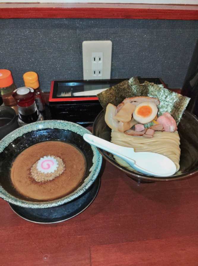 TheGreeaaat's tweet photo. 好き嫌いはさて置き、下の言い分があまりに「それができれば苦労はしねェ」的な無茶ぶりで笑うしかない。
そんな「神作画と神脚本と豪華声優陣さえ揃えれば覇権アニメが作れる」みたいな事を言われましても…… https://t.co/arDe525z0j