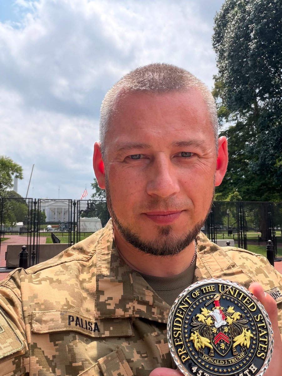 PavloPalisa's tweet photo. Leaving the Oval Office with not only the biggest coin in my collection, but also a strong sense of optimism after the meeting between Presidents @ZelenskyyUa and @realDonaldTrump . 

Scuta premite!
Nunquam retrorsum! https://t.co/LJkkm6N7h8