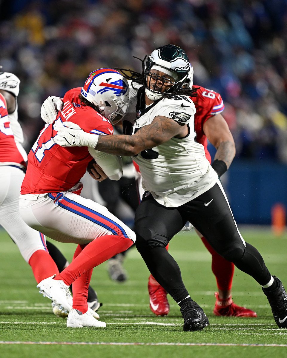 Eagles's tweet photo. Keepin' the man where he belongs https://t.co/CE3xNvktVe
