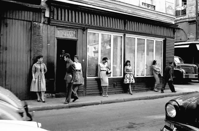 hiddenliburua's tweet photo. La rue Saint-Denis, Paris, vers 1960. https://t.co/NedgC6f0dn