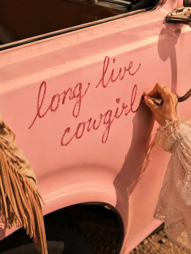 CI_Magazine's tweet photo. Word on the street is a Wrangler x LoveShackFancy collab is on the way. Western denim with a feminine flair? We'll be watching this one closely. 🤠✨💋 https://t.co/KbE76S88oo