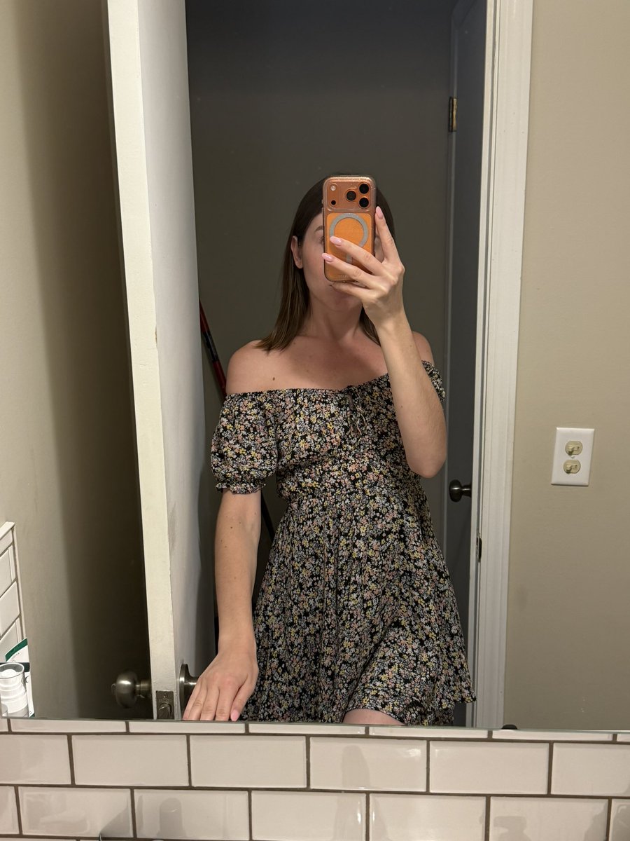 nataliblissX's tweet photo. Cute dress ☺️ 
#dress #cutegirl #feet #moodforday https://t.co/shvmTPbcCj
