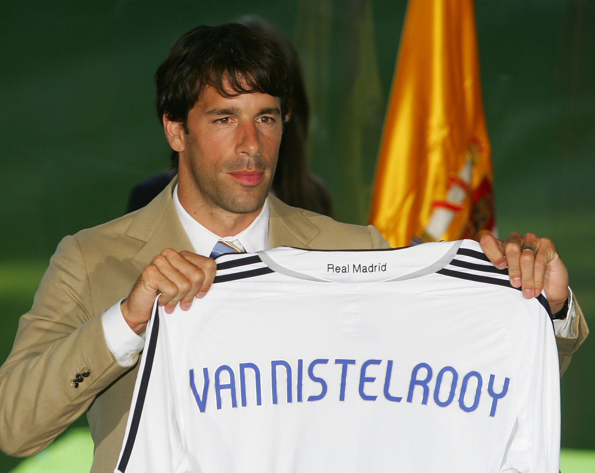 SportJ's tweet photo. 🚨 في مثل هذا اليوم عام 2006 قبل 20 عام !

✍🏻 نادي ريال مدريد يتعاقد مع المهاجم الهولندي رود فان نيستلروي قادماً من نادي مانشستر يونايتد https://t.co/OkPVrzdCPx