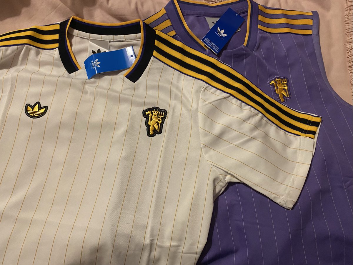 utdirish's tweet photo. 2 new shirts arrived this morning thanks to @Glazeroutjersey good quality &amp; quick delivery 👌🏻 https://t.co/grJfiddBeh