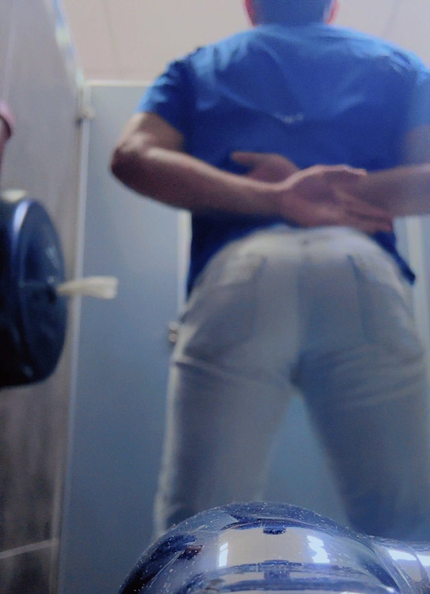 RobbieAzz1's tweet photo. Hoy fui a trabajar sin ropa interior 🫦y me exita un buen el baño del trabajo siempre esta solo😈😈😈😈🥵 https://t.co/lSNlr8E5EH