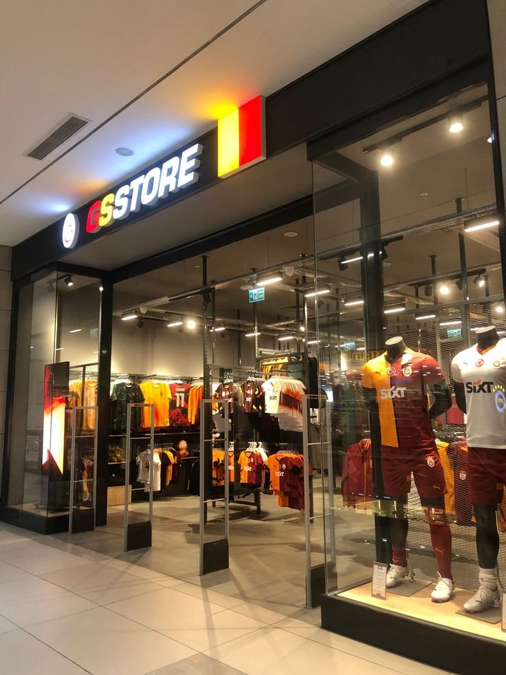 galahaberanlik's tweet photo. GS Store'da geçen sezon 1.150.000 forma satan Galatasaray, bu sezon sadece 17.201 forma satabildi. Bu tablo, taraftarın Galatasaray'a değil; yönetime verdiği en net mesajdır. https://t.co/vQEbT61dVP