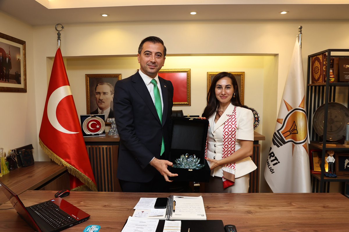 AKPartiSisli's tweet photo. İlçe Başkanımız Sayın Serkan Polat, Beykoz Belediye Başkan Vekili Sayın Özlem Vural Gürzel’i ilçe başkanlığımızda ağırladı.

Samimi bir ortamda gerçekleşen ziyarette karşılıklı istişarelerde bulunuldu. Nazik ziyaretleri dolayısıyla Sayın Özlem Vural Gürzel’e teşekkür ediyor, çalışmalarında başarılar diliyoruz.🤝

@abdullahozdemir 
@srkplt 
@meozkaya 
@mmurselkaya 
@akpartiistanbul