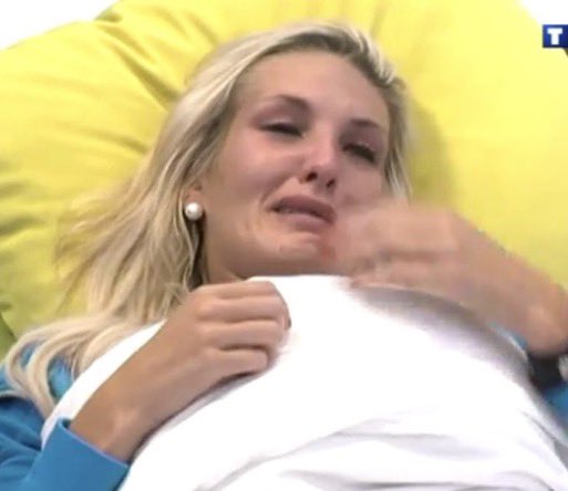 moutenzo's tweet photo. besoin qu’Arthur soit éliminé pour qu’Océane soit dans le mal et que sa grande soeur Marie Garet vienne lui donner des conseils la semaine prochaine💭 #SecretStory https://t.co/O9GoMpRwkM