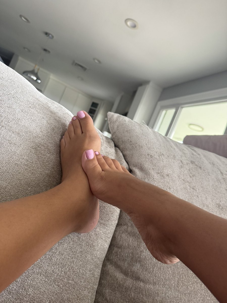 Ms_footography's tweet photo. 🌸

#toes #feet #prettyfeet https://t.co/atLLGHQQjt