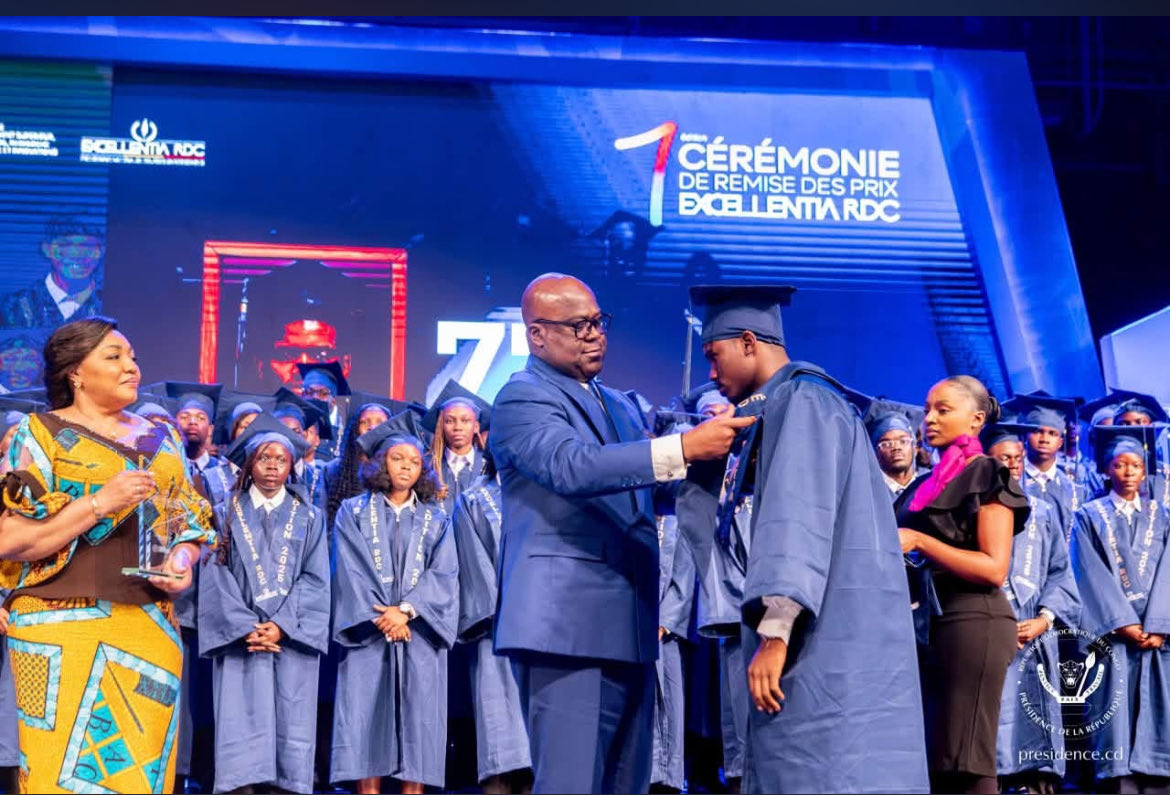 william243m's tweet photo. 🇨🇩 Le Président Félix Tshisekedi a lancé Excellentia RDC, un programme qui accorde 185 bourses d’excellence aux meilleurs finalistes de l’Examen d’État, afin de promouvoir le mérite et former les futurs cadres du pays.

#ExcellentiaRDC #RDC @Presidence_RDC https://t.co/ywhKyUVUiH