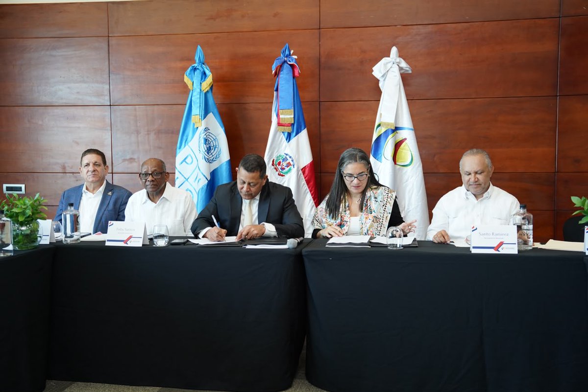 fedomurd's tweet photo. 📝 Fedomu y #PUND sellan alianza estratégica: el Memorando busca fortalecer capacidades técnicas y territoriales de los gobiernos locales, mejorar la gestión pública municipal y promover procesos participativos inclusivos en toda la República Dominicana. https://t.co/vchpEqs4RU