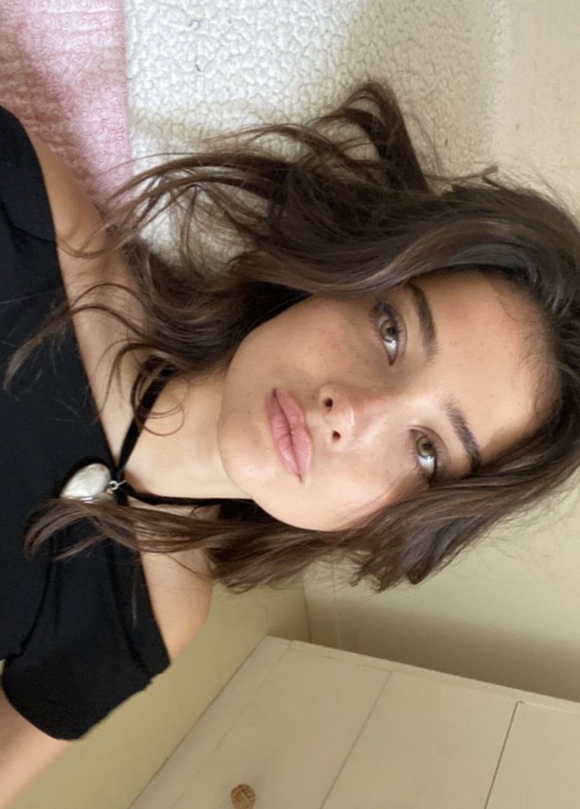 peacheesz_'s tweet photo. Cecília Lepavlov
– tem medo de se arriscar;
– desde a adolescência não passa dos campeonatos de clube;
– nela falta um pouco de Selena. https://t.co/h8DJMiDlv1