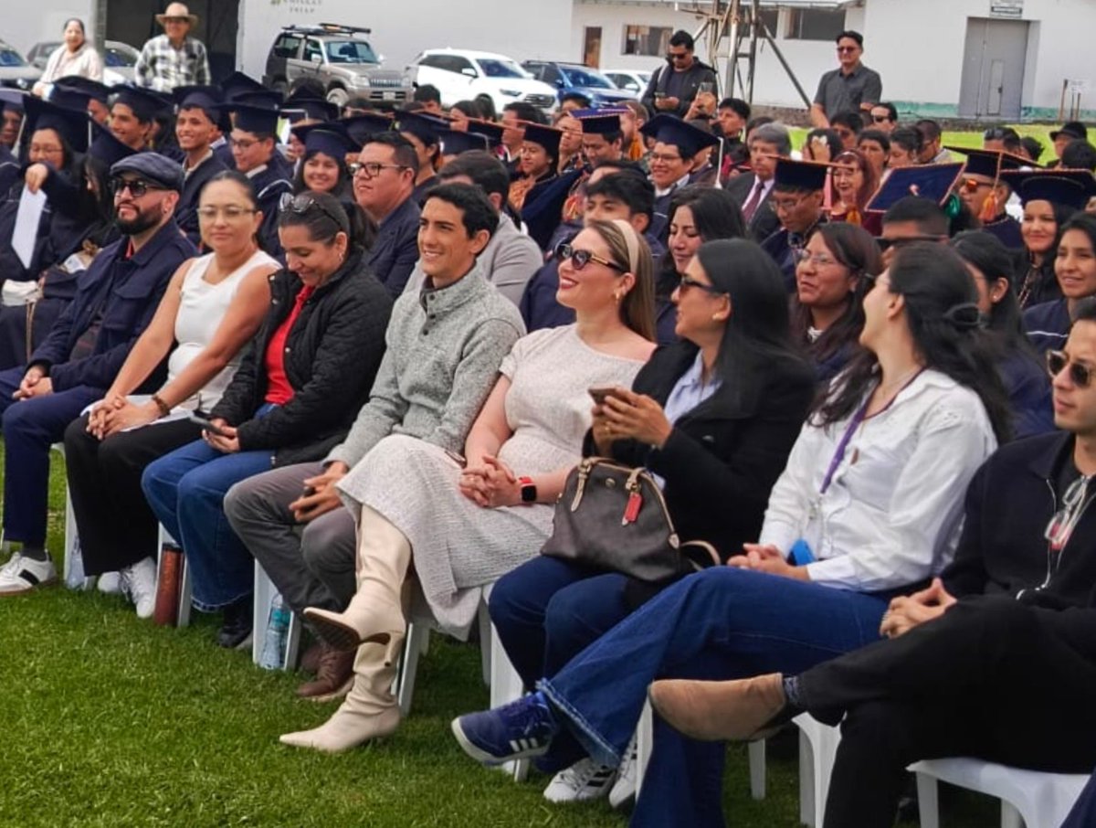 Agricultura_CZ4's tweet photo. #SantoDomingo | Participamos en la graduación de la Novena Edición de la Escuela de Emprendimiento Joven Rural, reafirmando nuestro compromiso con el fortalecimiento de capacidades, la innovación y el desarrollo productivo de la juventud rural. 
#GobiernoDelEcuador https://t.co/k3OBaZKpXx