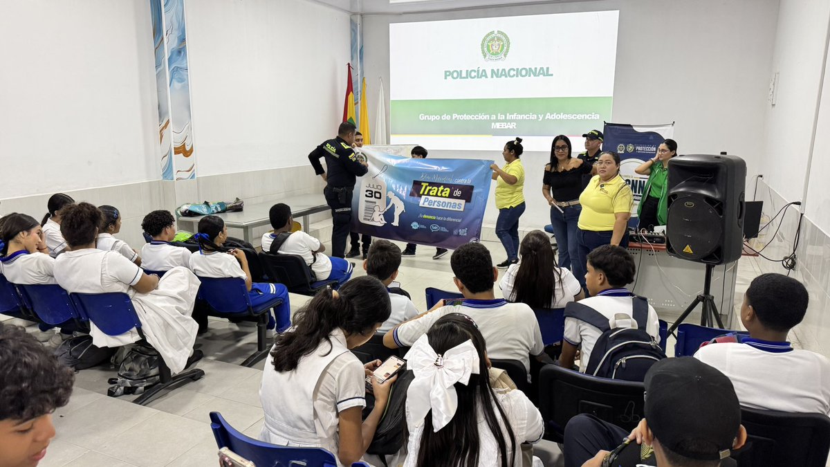MalamboAlcaldia's tweet photo. #AlcaldíadeMalambo, @ICBF y @PoliciaBquilla realizaron jornadas de prevención en hoteles y colegios públicos para sensibilizar sobre la #TrataDePersonas y fortalecer la protección de niños, niñas y adolescentes.

+ Info aquí: https://t.co/powimJ4XE5

#Malambo #explotaciónsexual https://t.co/V6CUPqKI4U