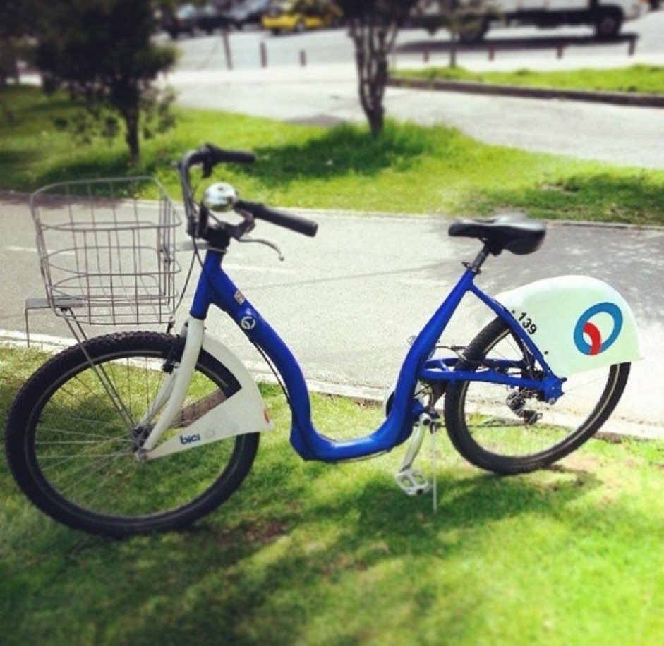 AVeeduria2's tweet photo. DISCULPAS, ME EQUIVOQUÉ…
Las bicicletas no las va a comprar el @MunicipioQuito, únicamente las va a ALQUILAR.! 
O sea, ni siquiera se van a adquirir en $22MIL DÓLARES, son únicamente prestadas por la empresa contratista por la módica suma de $5MILLONES.!! 
QUE ROBO DESCARADO.!! https://t.co/kZAyB0OlRW
