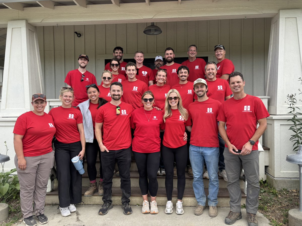 HydriteCo's tweet photo. Our Manufactured Solutions team spent an afternoon giving back at the @hungertaskforce
farm 🌱

Planting to harvesting fresh fruits and vegetables, the team helped support an org making an impact in the fight against hunger 💙

More about #HydriteHelps: https://t.co/aS9GYRv7gP https://t.co/7FzKtHEfk7