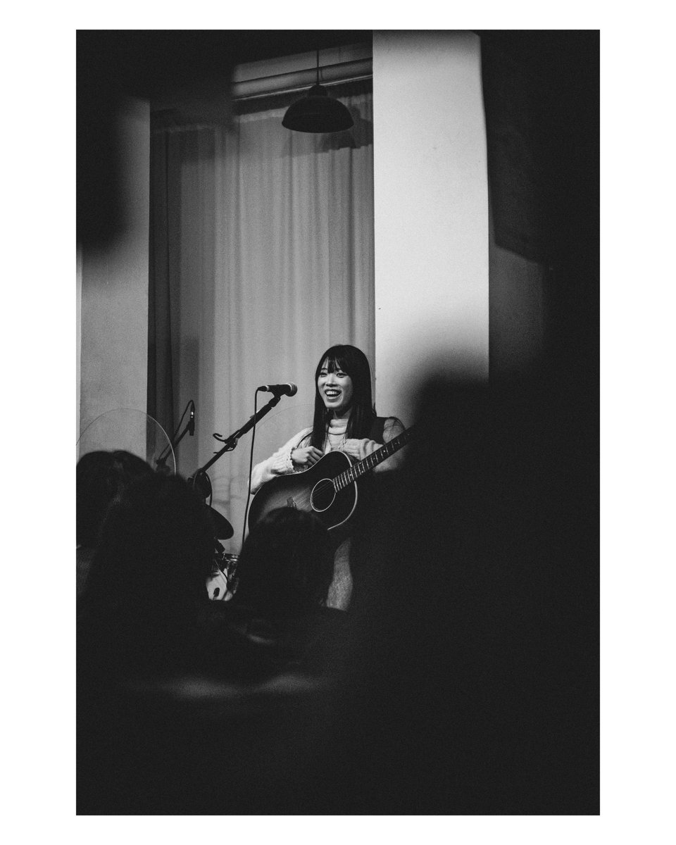 caetaneemo's tweet photo. dizzymunzzy (디지먼지) é uma banda de dreampop com influências de showgaze e indierock. 

São os maiores queridos do mundo, conheci e fotografei eles num festival e eles ficaram tão felizes que me chamaram pra fotografar o show solo deles antes de eu voltar pro Brasil. 
+ https://t.co/NUPakEXkvh