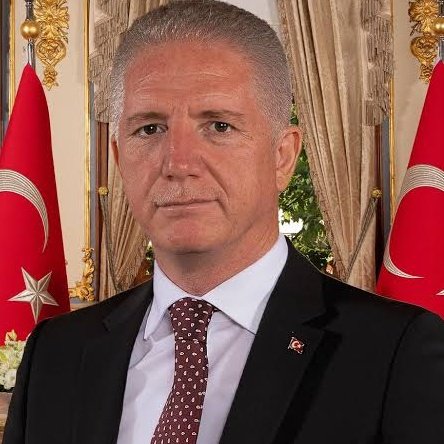 TurkMedyaAjansi's tweet photo. HÜDA PAR Milletvekili Faruk Dinç, İstanbul'daki Okullara Mescit Açma Kararnamesi Gönderen İstanbul Valisi Davut Gül'ü Tebrik Etti ;

-"İstanbul Valimiz Sayın Davut Gül'ü Yürekten Tebrik Ediyorum."
-"Bu Karar, Tüm Şehirlerimizdeki Okullarda Uygulanmalı.." https://t.co/koL3CwDS5i