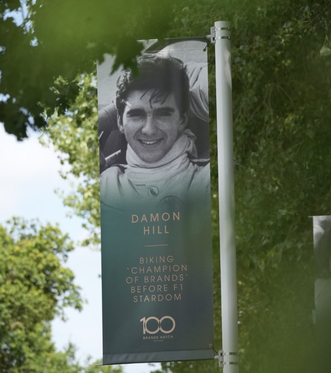 Brands_Hatch's tweet photo. Legends of Brands Hatch: Damon Hill 🏁

For 2026, we’ve created The Avenue of Legends in celebration of those who have delighted crowds at Brands Hatch across two and four wheels, including @HillF1 

Visit the Kent circuit to see the flag we have raised in his honour 🙌 https://t.co/HYKTHDmYca