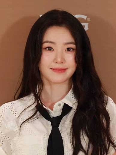 IconicRankings's tweet photo. 🏆 Shining Awards: Most Beautiful Woman in the World 2026 — LIVE Fan Vote

1. 🇰🇷 Kim Jisoo — 414,940 votes 
2. 🇮🇩 Freya Jayawardana — 263,226 votes 
3. 🇺🇸 Madison Beer — 238,653 votes
4. 🇰🇷 Irene — 167,785 votes
5. 🇰🇷 Kim Ji Won
6. 🇰🇷 Kim Jennie
7. 🇵🇭 Kathryn Bernardo
8. 🇨🇳 Zhao Lusi
9. 🇹🇷 Hande Erçel
10. 🇵🇭 Liza Soberano
11. 🇨🇳 Zhang Jingyi
12. 🇮🇳 Alia Bhatt
13. 🇹🇼 Chou Tzuyu
14. 🇨🇳 Dilraba Dilmurat
15. 🇰🇷 Karina
16. 🇰🇷 Go Youn-jung
17. 🇰🇷 Jang Wonyoung
18. 🇭🇺 Barbara Palvin
19. 🇺🇸 Selena Gomez
20. 🇷🇺 Dasha Taran