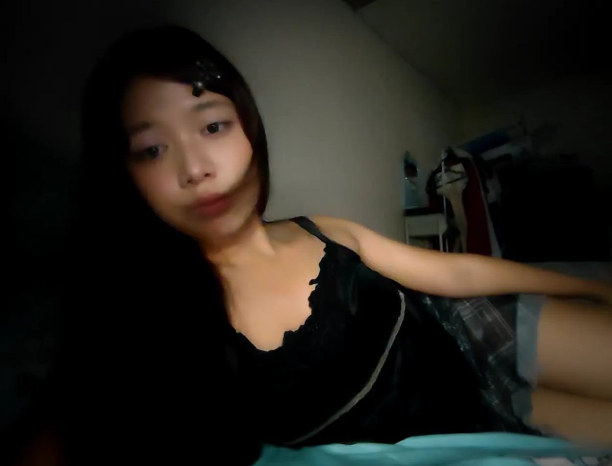 ariablu_'s tweet photo. fart https://t.co/6RE8KIiAK1