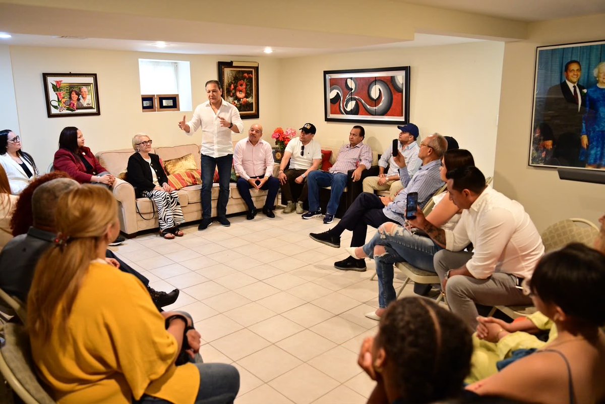 AbelComunicaRD's tweet photo. 🗽 Abel Martínez trazando estrategias junto a su equipo en Nueva York. Seguimos organizándonos, creciendo y fortaleciendo el proyecto que conquistará la confianza del pueblo y la victoria en el 2028. ¡Seguimos avanzando!

#AbelConLaDiáspora #Abel24 #FuturoSeguro https://t.co/AsEhhmJwra