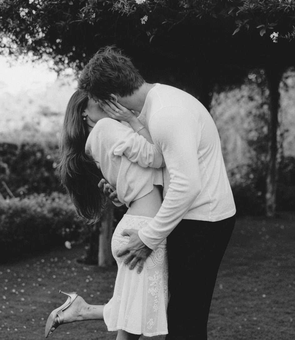 BoinkBuzz's tweet photo. 9 months ago, Justin Herbert saved Madison Beer's gorgeous face from getting hit by a basketball

Beer playfully reposted the clip on her Instagram, calling him her "lifesaver

Today, They Are Now Engaged 💍 https://t.co/HfIAhWv1uZ