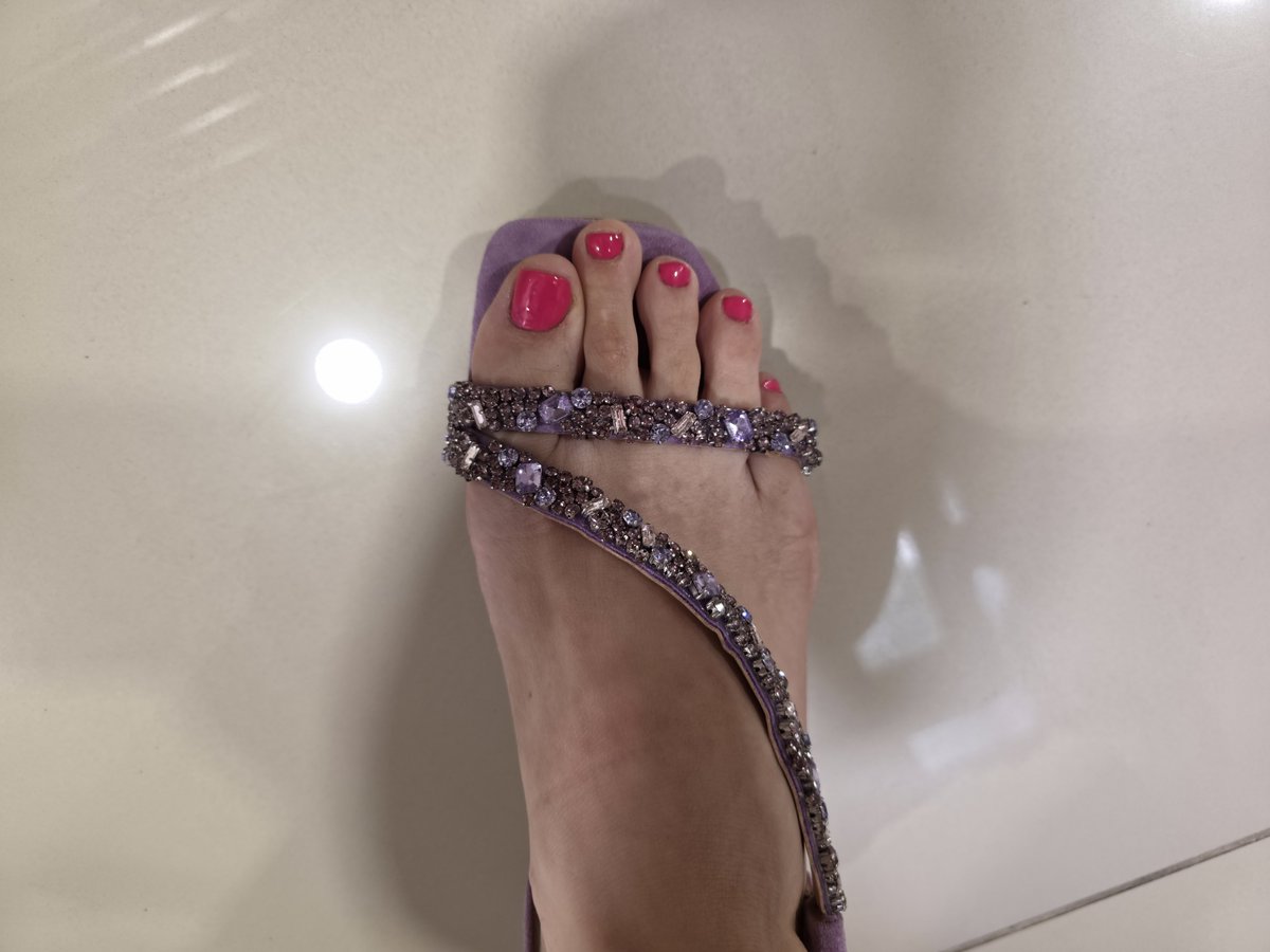 dollyphox's tweet photo. Get under! https://t.co/N8FH7riofF