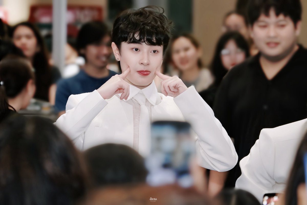 _02CLEAR's tweet photo. ความสดใส ความน่ารักของหัวใจพี่วันนี่✨

FAN CONNECT MEET CONNECT REMEMBER 

#เซ็นแจ้งมีธีร์เวฟ #THEEWAVE
#ธีร์เวฟ #ท่านโปรดคลื่น https://t.co/z1cVTlbX4A