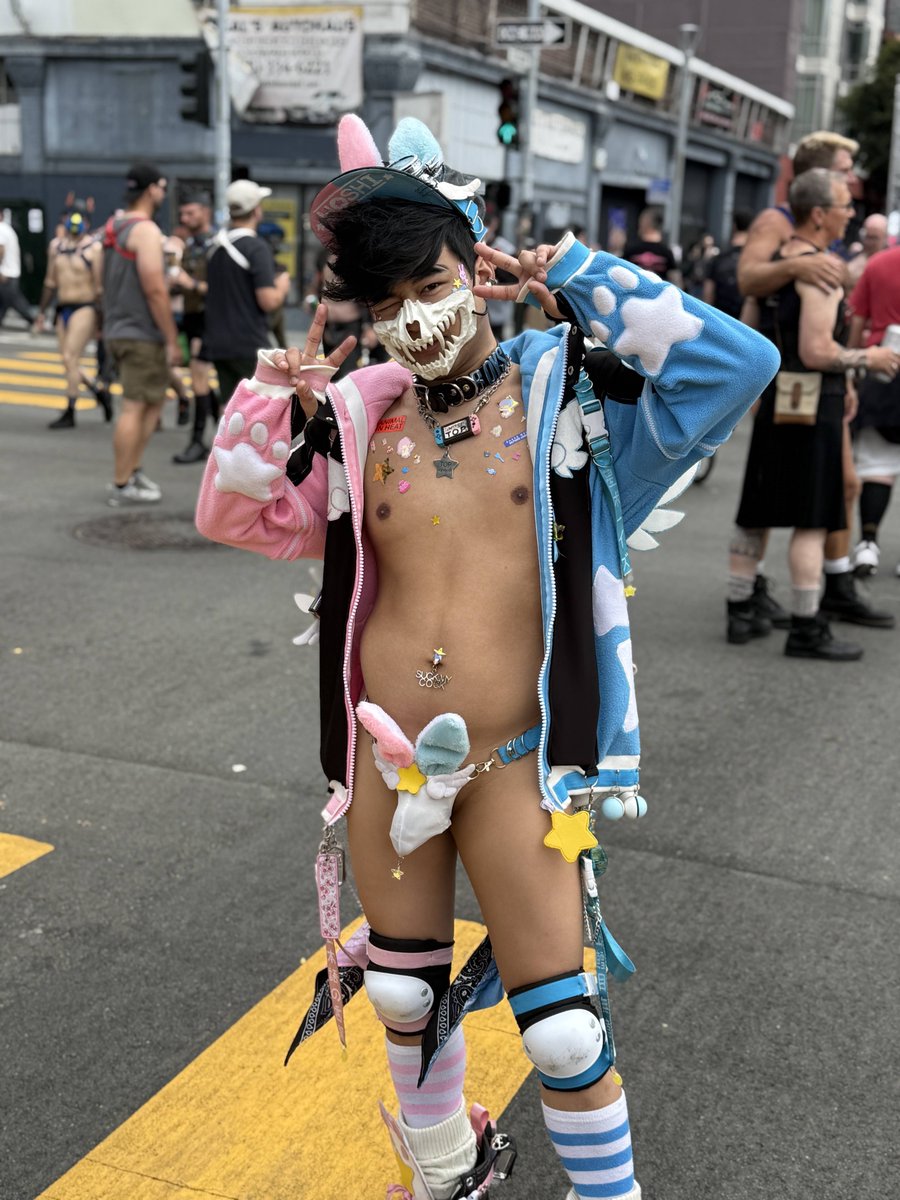 HoshiBoys_NSFW's tweet photo. Thank you @aDailyBator for these great pics of me at dore alley in the new jacket I made https://t.co/vikcSEuFFH