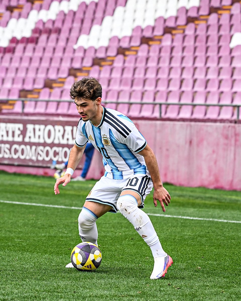 Argentina's tweet photo. 🏆 #Sub17

🗓️ #AmistosoInternacional

⚽ Argentina 🇦🇷 1 (Benjamín Vallejo) - Ecuador 🇪🇨 0

👉🏻 ¡Final de la primera mitad! https://t.co/CiM7O1F3NG