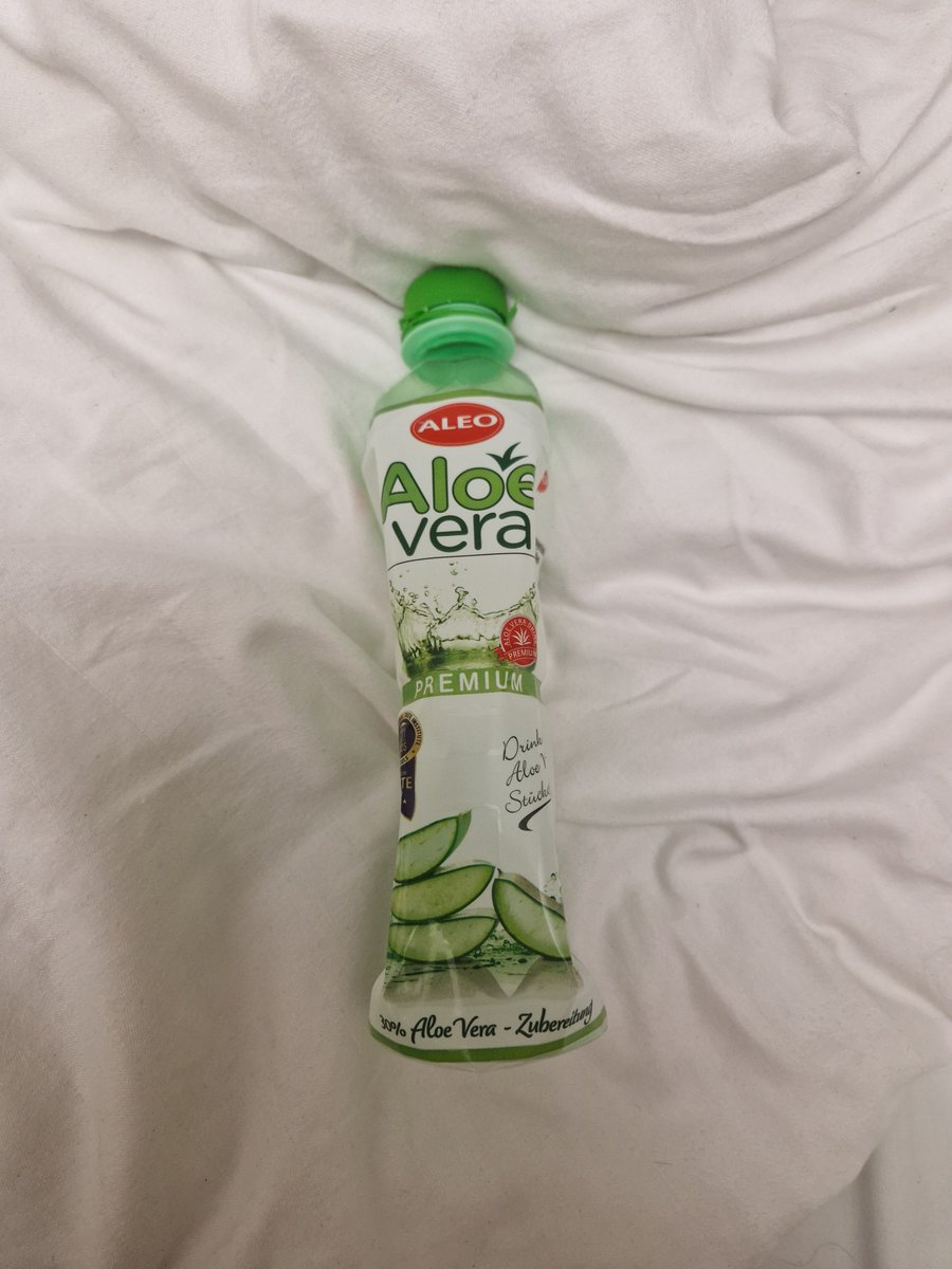 QuantenAli's tweet photo. Just randomly crushed this plastic bottle with my thighs https://t.co/7Dr2xa8OPi