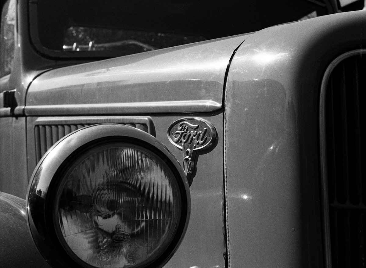 Darkside_photo_'s tweet photo. 1936 Flathead
.
📸Olympus om2000/ Bronica etrs
🎞Ilfordhp5 
.
.
1936 Ford V8 Flathead. Pure classic perfection
.
.
​#1936Ford #IlfordHP5 #fridayfavourites #V8Flathead #ClassicTruck #bnw #filmislife https://t.co/X3s6F70vVd