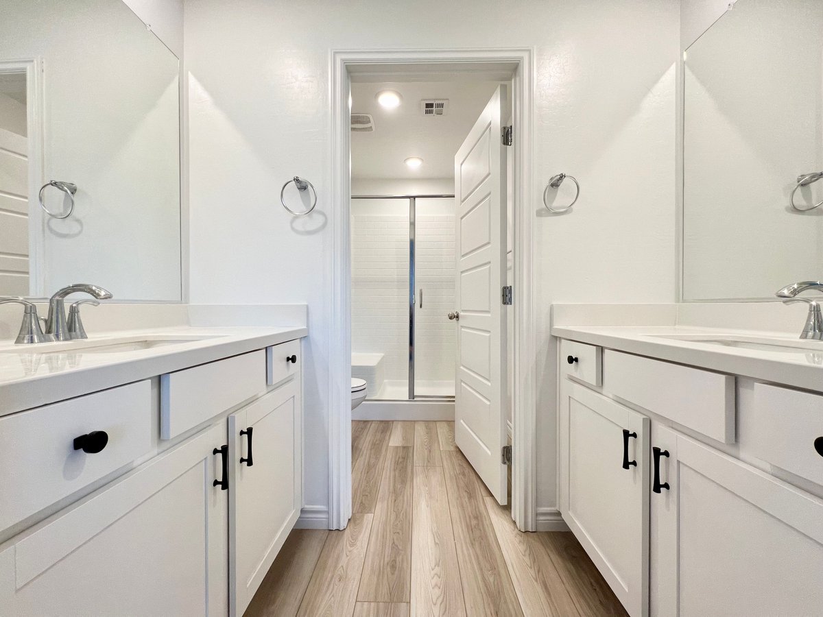 rentmaxpm's tweet photo. ✨ Now Available ✨

Lennar townhome near W Ann &amp; 215! Open layout, no carpet downstairs, quartz kitchen &amp; stainless appliances. All beds upstairs + 2-car garage.

📲 Schedule your showing today!
📞 702-478-8800 | 🌐 https://t.co/DPPwOk1DGj https://t.co/PT8FioFvMO