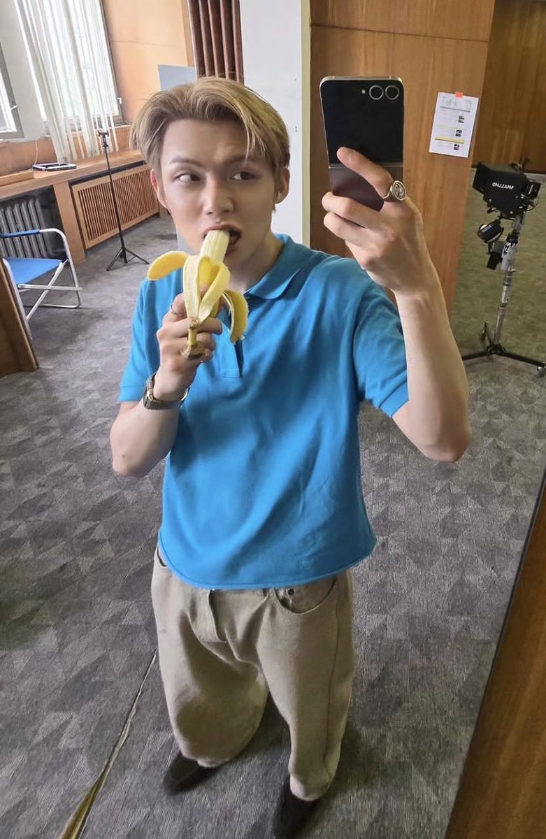 hydragyro's tweet photo. He likes banana i guess…? https://t.co/N8ybOKrSAU