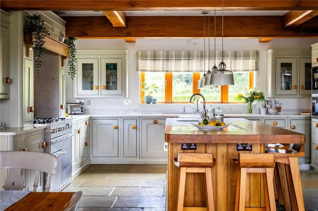 OnTheMarketCom's tweet photo. Designed by an award-winning architect, The Granary is a superb modern yet characterful country house, finished to an incredible high standard. 

📍How much? £4.85m
📍Where? Bramley, Surrey 

🔗Click here to take a look at the property: https://t.co/oYChqd21us https://t.co/tUXhUL5125