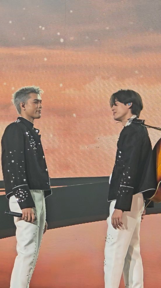JGsmomlc1v's tweet photo. ချစ်နေကြ

#JossGawinConcert https://t.co/XnWQwllVgP
