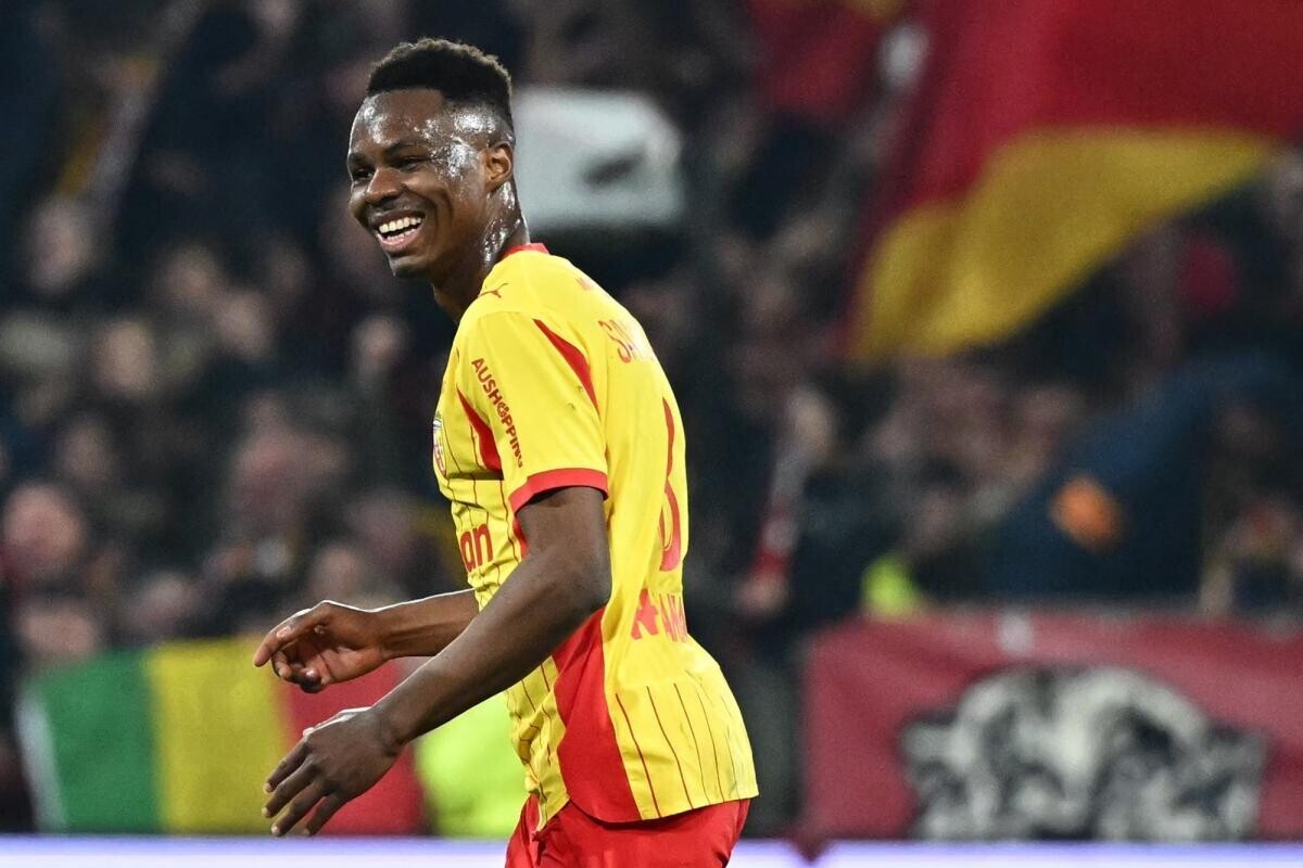 lequipe's tweet photo. Brentford s'active pour Mamadou Sangaré, pilier de la très bonne saison de Lens

➡️ https://t.co/zxRvWrLsbp https://t.co/QUxFDSMsTl