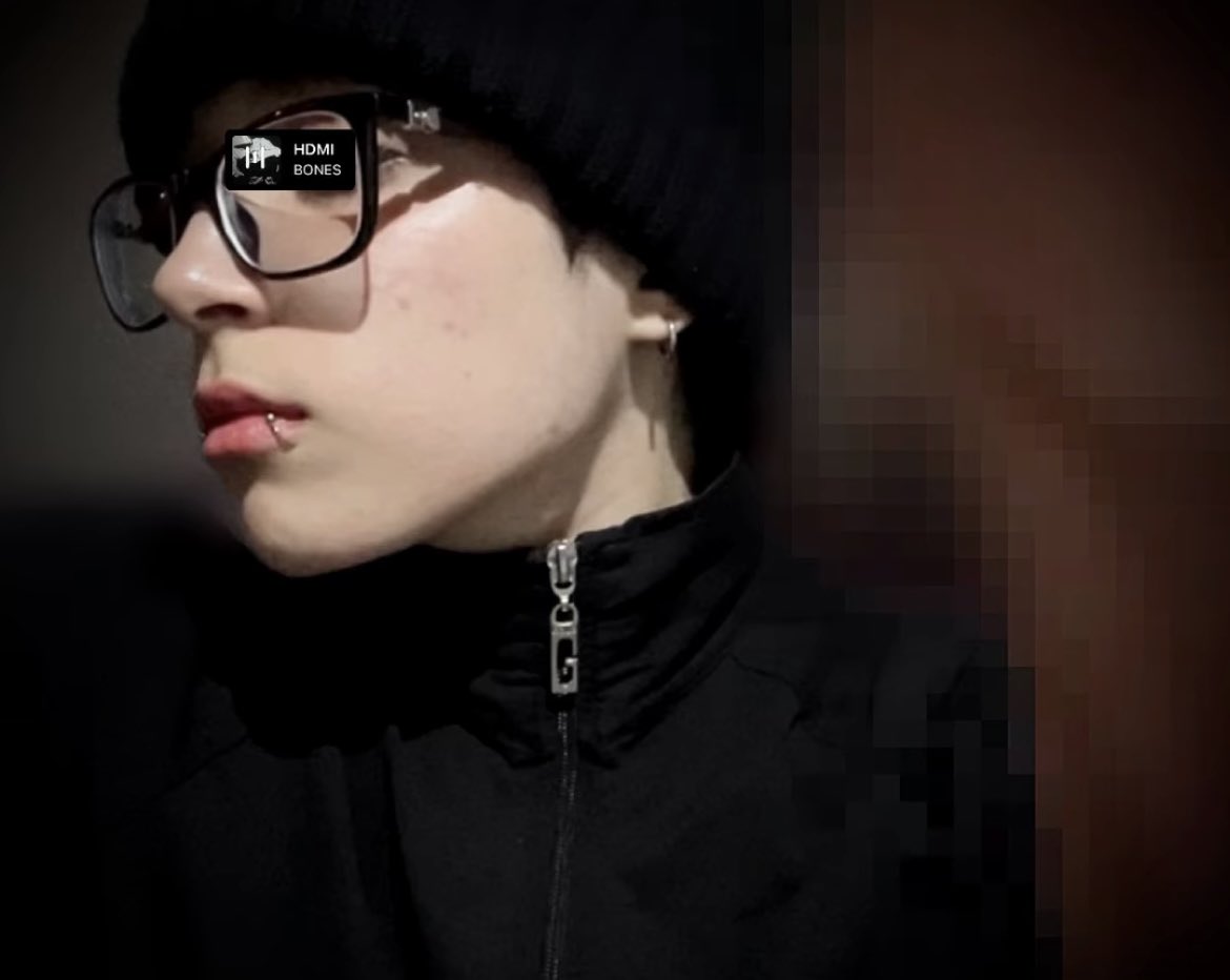 SAVAGENTHEM's tweet photo. jawline is everything https://t.co/o85IeRMZaP